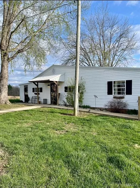 7631 Gray Rd, Alma, IL 62807