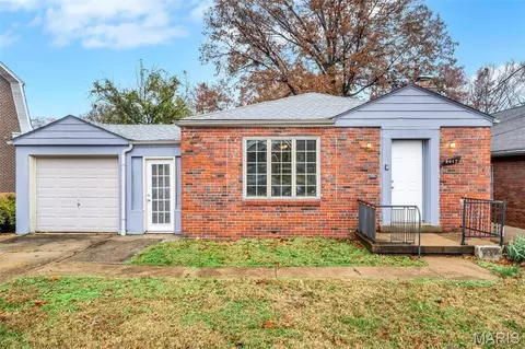 9017 Tudor Ave, Overland, MO 63114