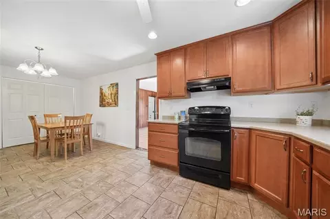 Kitchen - 232 Old Ballwin Rd, Ballwin, MO 63021 photo 2 of 2
