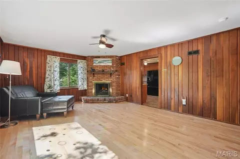 Living - 232 Old Ballwin Rd, Ballwin, MO 63021 photo 2 of 11