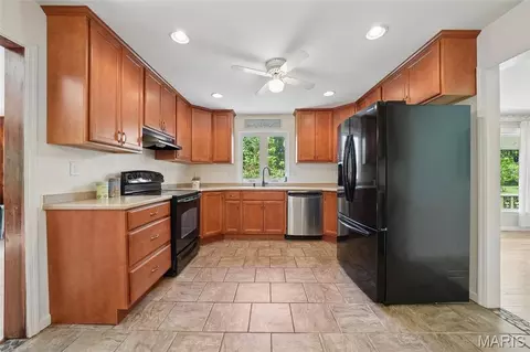 Kitchen - 232 Old Ballwin Rd, Ballwin, MO 63021 photo 1 of 2