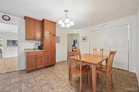 Dining - 232 Old Ballwin Rd, Ballwin, MO 63021 photo 4 of 4