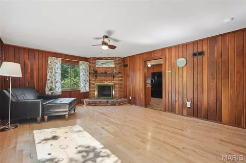 Living - 232 Old Ballwin Rd, Ballwin, MO 63021 photo 3 of 11