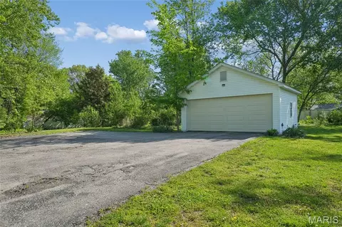 Exterior - 232 Old Ballwin Rd, Ballwin, MO 63021 photo 5 of 12