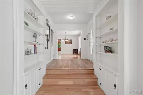 Entry Way - 232 Old Ballwin Rd, Ballwin, MO 63021 photo 3 of 3