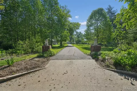 Exterior - 232 Old Ballwin Rd, Ballwin, MO 63021 photo 2 of 12