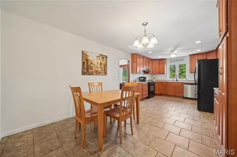 Dining - 232 Old Ballwin Rd, Ballwin, MO 63021 photo 3 of 4