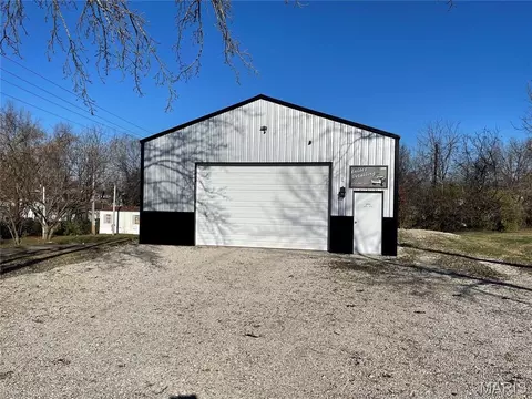 904 W And 906 W Center St, Salem, MO 65560