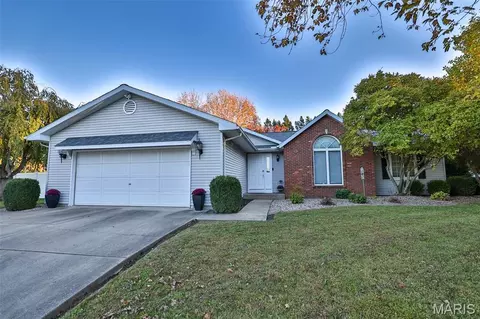 12 Cottonwood Gln, Glen Carbon, IL 62034