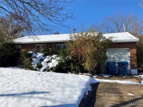 8855 Granada Pl, Jennings, MO 63136