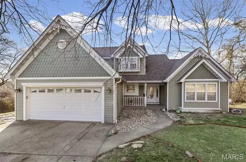 6111 Tara Ln, Collinsville, IL 62234