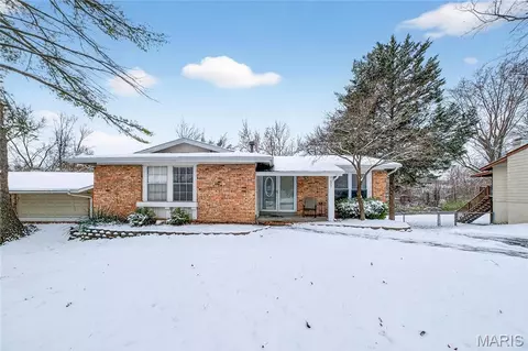 677 Turfwood Dr, Ballwin, MO 63021 photo 1