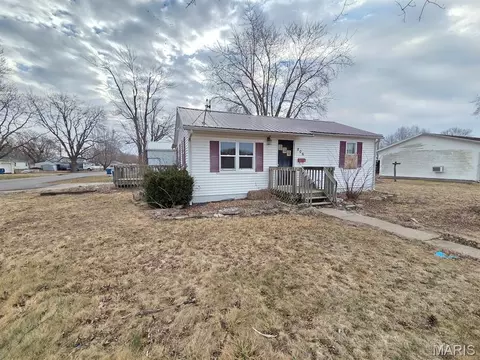 806 N 8th St, Canton, MO 63435