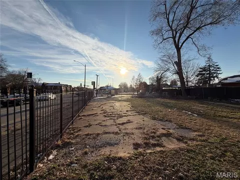 4301 Holly Hills Blvd, Saint Louis, MO 63116