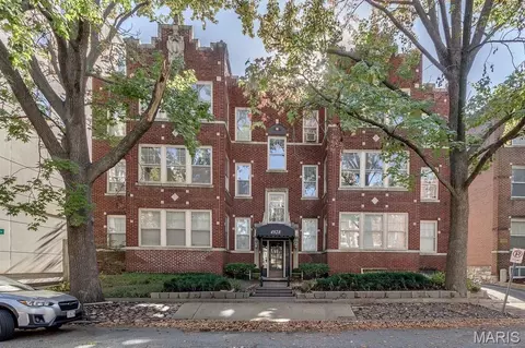 4928 Buckingham Ct #2W, Saint Louis, MO 63108