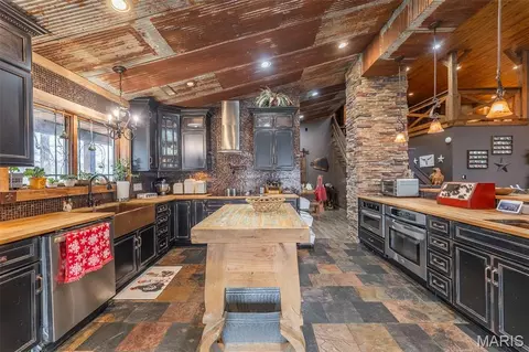 Kitchen - 489 Pumpkin Patch Rd, Doniphan, MO 63935 photo 1 of 5