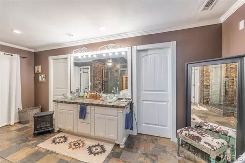 Bath - 489 Pumpkin Patch Rd, Doniphan, MO 63935 photo 1 of 5