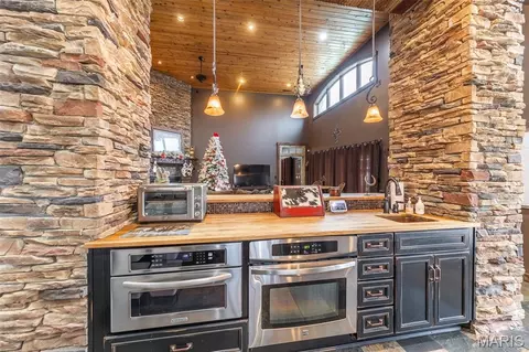 Kitchen - 489 Pumpkin Patch Rd, Doniphan, MO 63935 photo 4 of 5