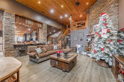 Living - 489 Pumpkin Patch Rd, Doniphan, MO 63935 photo 1 of 3