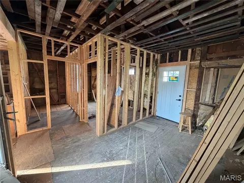 Entry Way - 5138 Lode Ave, Affton, MO 63123 photo 3 of 5