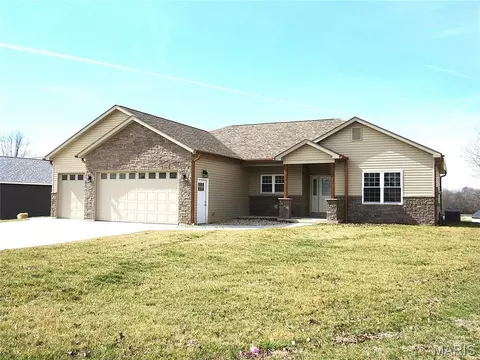 9 Fairway Ct, Alton, IL 62002
