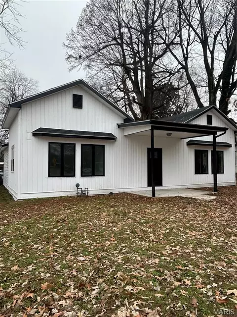 207 E Marshall St, Charleston, MO 63834
