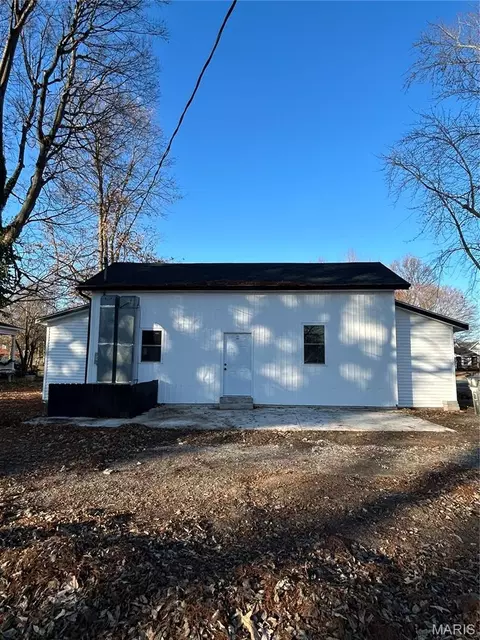 207 E Marshall St, Charleston, MO 63834 photo 2