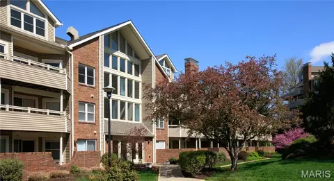 1010 Thoreau Ct #211, Saint Louis, MO 63146