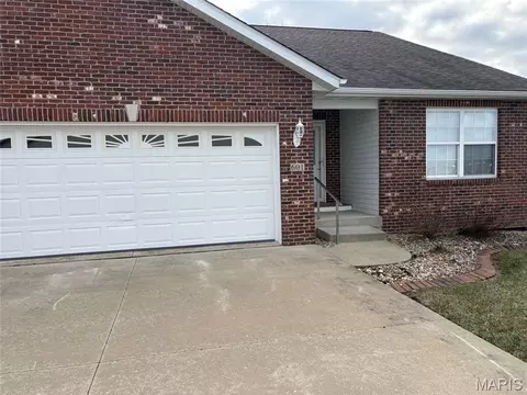 601 Elizabeth Dr, Litchfield, IL 62056