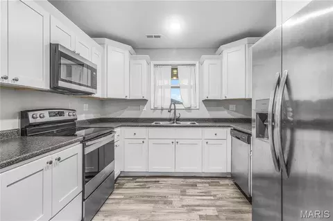 Kitchen - 5208 Hubble Cove Dr, Jackson, MO 63755 photo 2 of 2