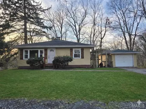 41 Noles Dr, Fairview Heights, IL 62208