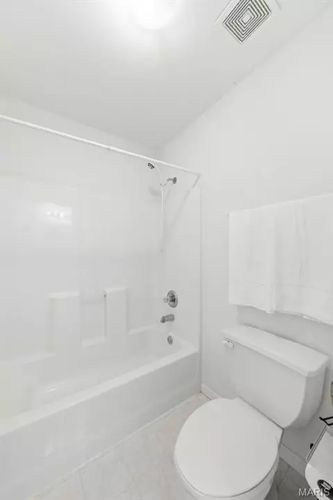 Bath - 1791 Gray Mist Dr, Wright City, MO 63390 photo 8 of 8