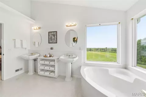 Bath - 1791 Gray Mist Dr, Wright City, MO 63390 photo 4 of 8