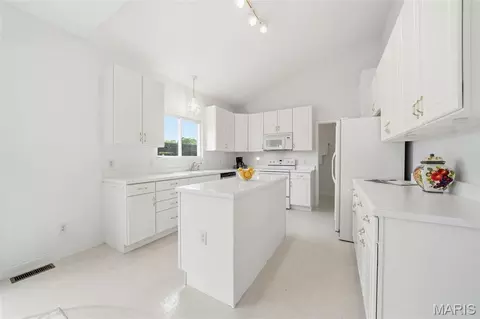 Kitchen - 1791 Gray Mist Dr, Wright City, MO 63390 photo 2 of 3