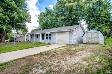 106 Lyndel, Pleasant Hill, IL 62366