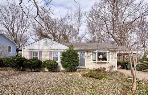 917 Hawthorn Ave, Saint Charles, MO 63301