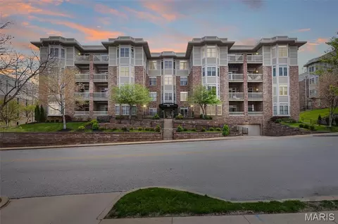 520 N And South Rd #105, Saint Louis, MO 63130