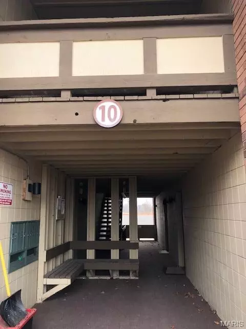 10 Fairways Cir #E, Saint Charles, MO 63303