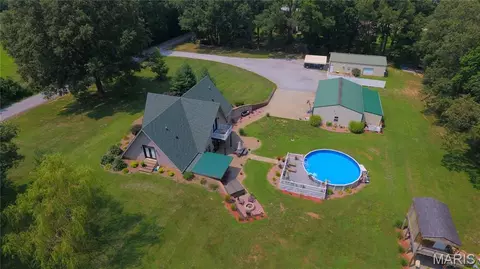 800 Old Broughton Rd, Eldorado, IL 62930