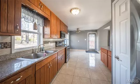 Entry Way - 13445 County Road 5110, Rolla, MO 65401 photo 1 of 2