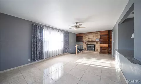 Living - 13445 County Road 5110, Rolla, MO 65401 photo 2 of 4