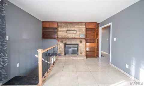 Living - 13445 County Road 5110, Rolla, MO 65401 photo 3 of 4