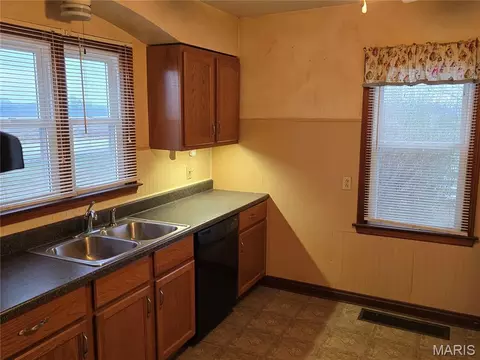 Kitchen - 19128 County Highway 24, Hoyleton, IL 62803 photo 2 of 2