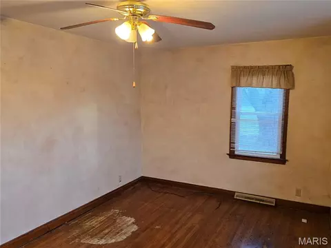 Bedroom - 19128 County Highway 24, Hoyleton, IL 62803 photo 1 of 4