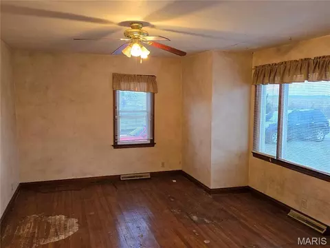 Living - 19128 County Highway 24, Hoyleton, IL 62803 photo 1 of 1