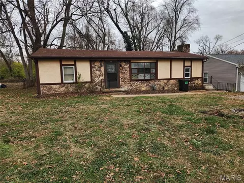 208 Cascade Dr, Belleville, IL 62223