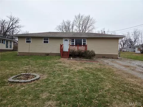 228 Willowrun Dr, Moro, IL 62067