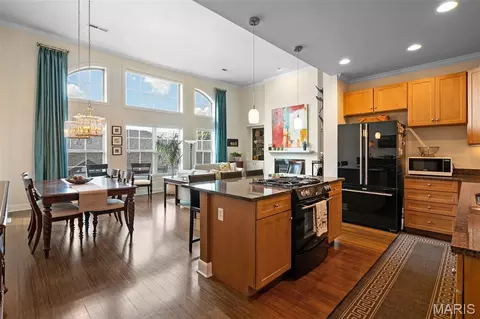 2211 S Grand Blvd #302, Saint Louis, MO 63104