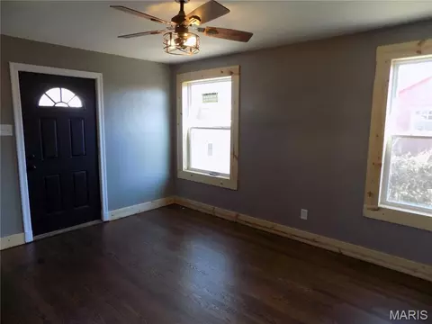 Living - 708 E State Route 72, Rolla, MO 65401 photo 2 of 4