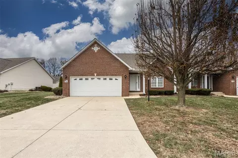 406 Celesta St, Godfrey, IL 62035